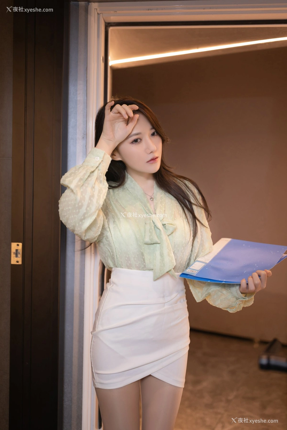 1P - 鱼子酱雨后彩虹原版写真