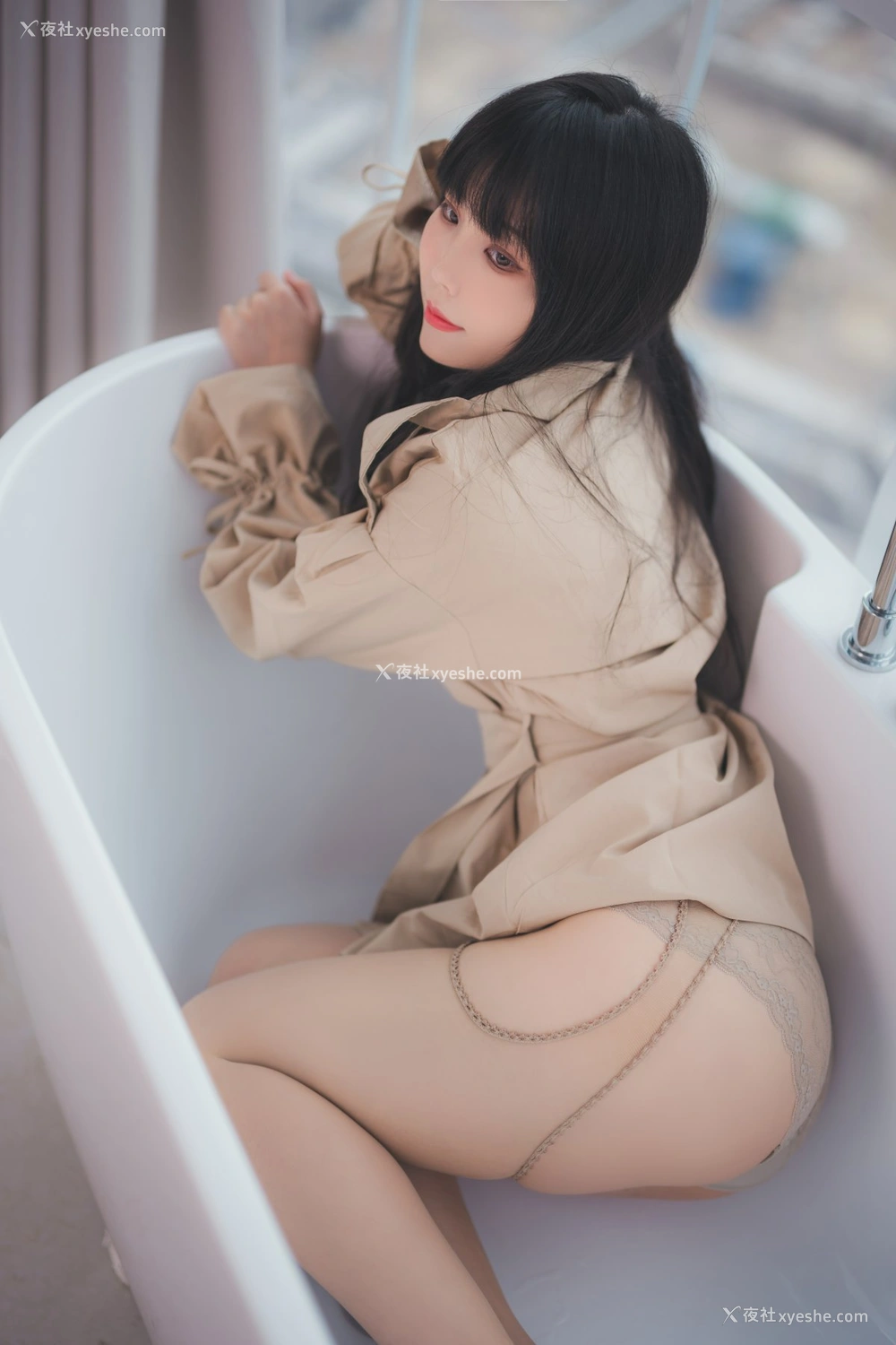1P - 汪知子 – 风衣