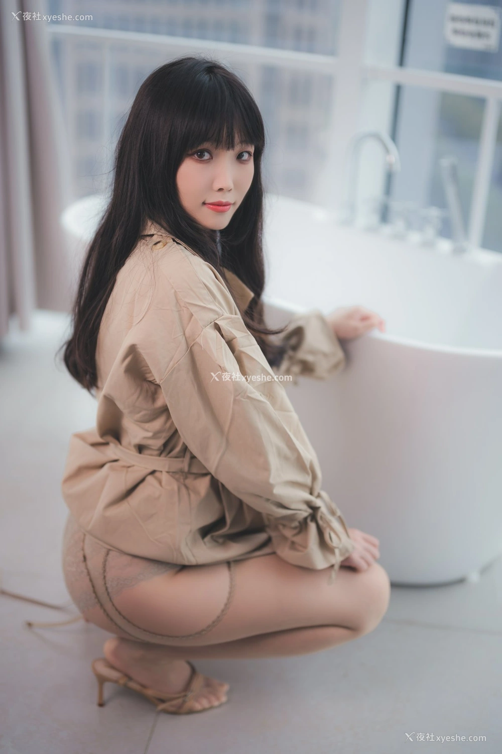 1P - 汪知子 – 风衣