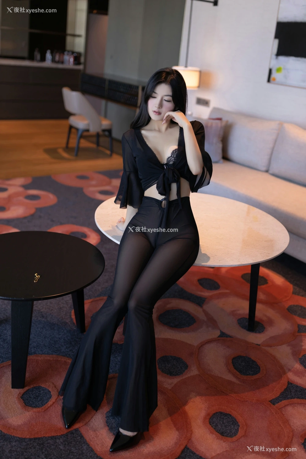 1P - xiuren秀人网福利谭小灵大尺度私拍写真黑色透视