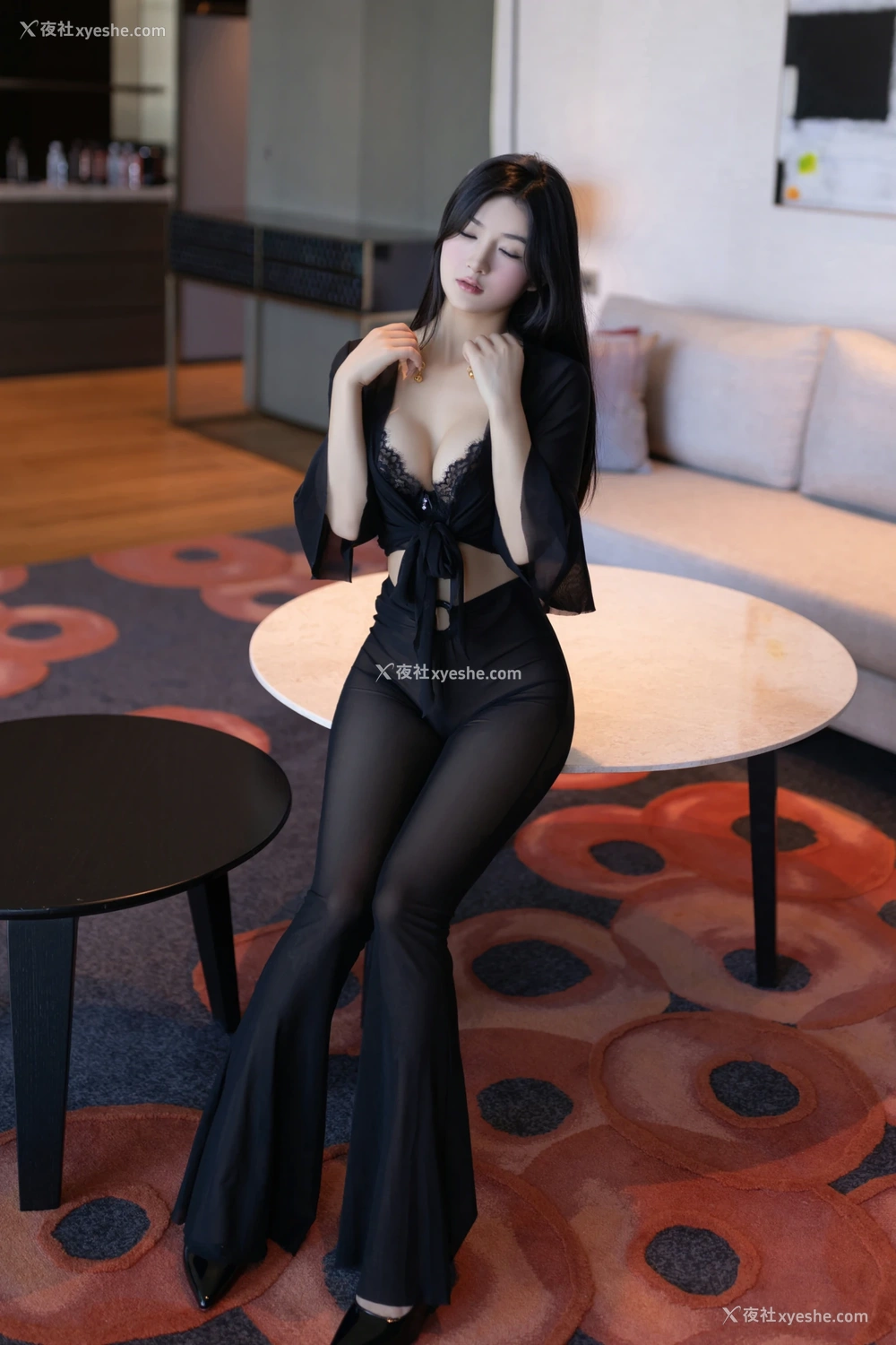 1P - xiuren秀人网福利谭小灵大尺度私拍写真黑色透视