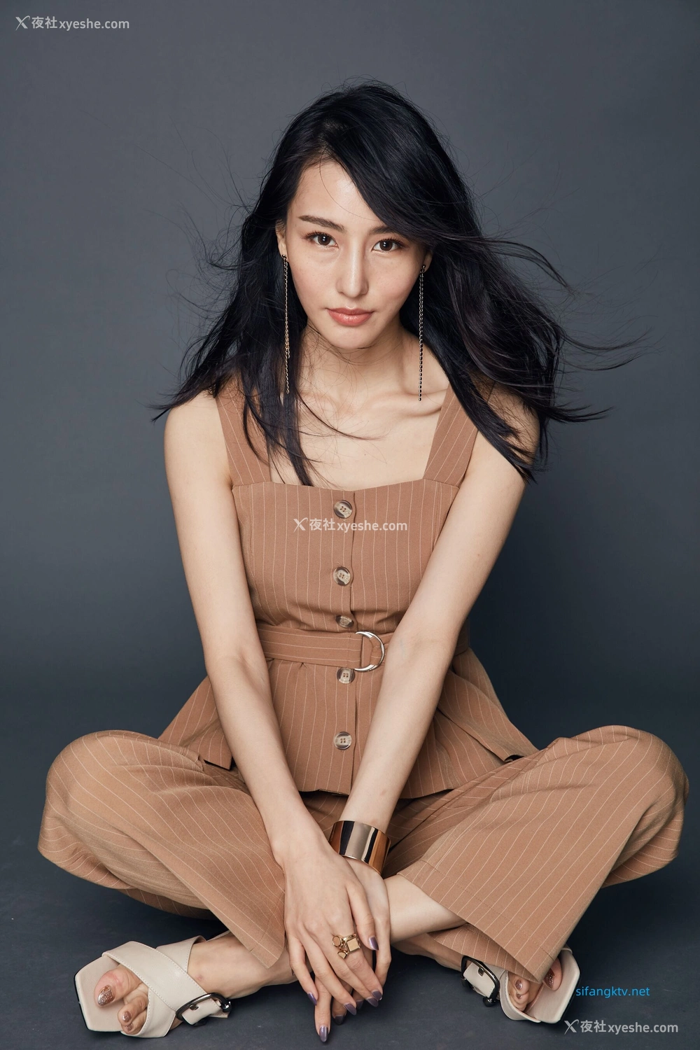 1P - 非诚勿扰女嘉宾邢星透点性感写真
