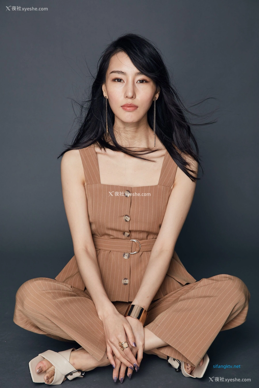 1P - 非诚勿扰女嘉宾邢星透点性感写真