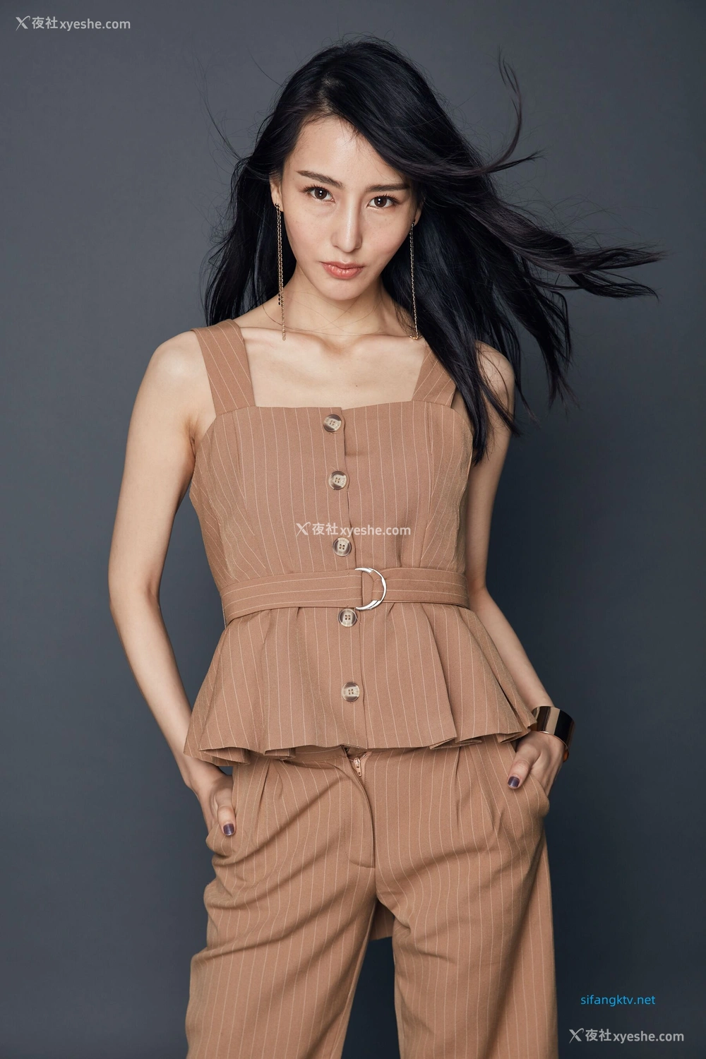1P - 非诚勿扰女嘉宾邢星透点性感写真