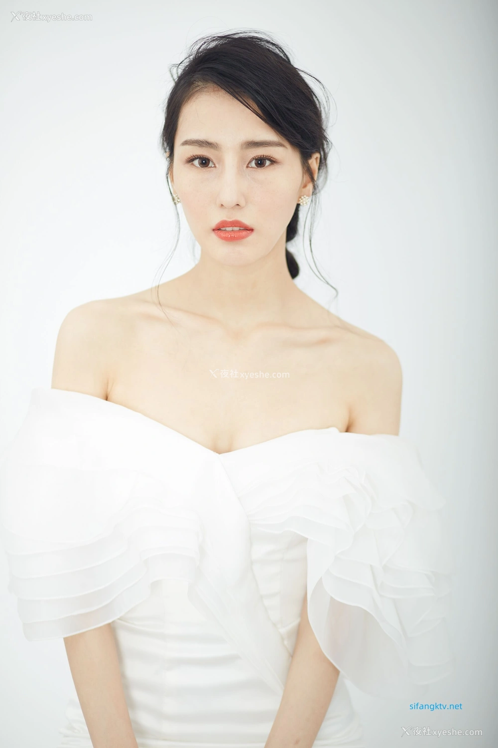1P - 非诚勿扰女嘉宾邢星透点性感写真