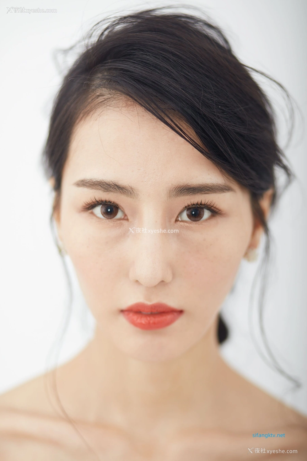 1P - 非诚勿扰女嘉宾邢星透点性感写真