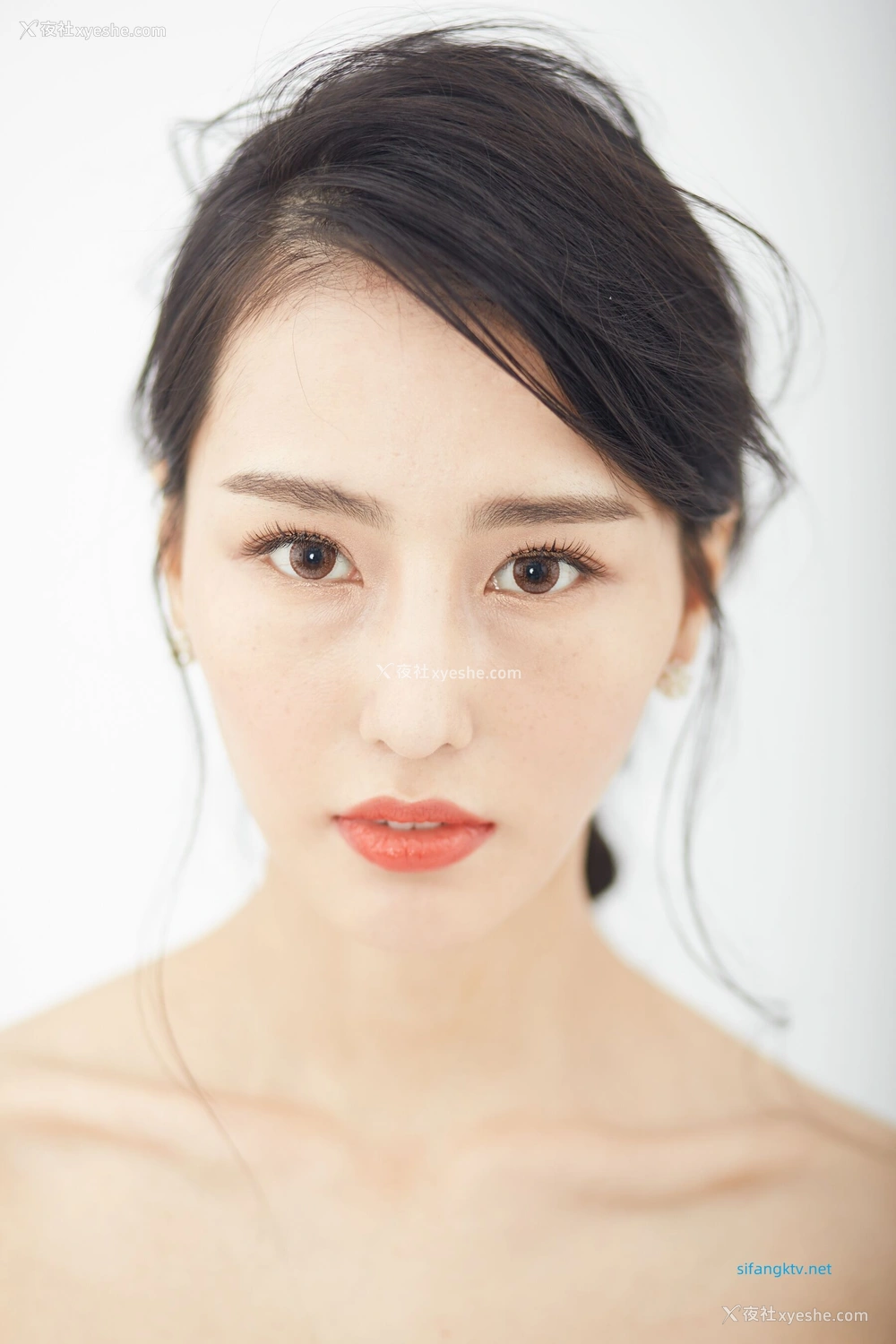 1P - 非诚勿扰女嘉宾邢星透点性感写真