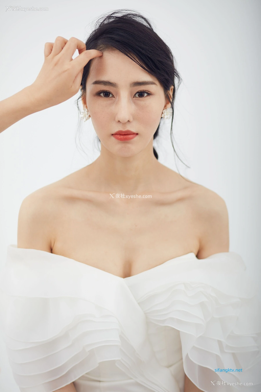 1P - 非诚勿扰女嘉宾邢星透点性感写真