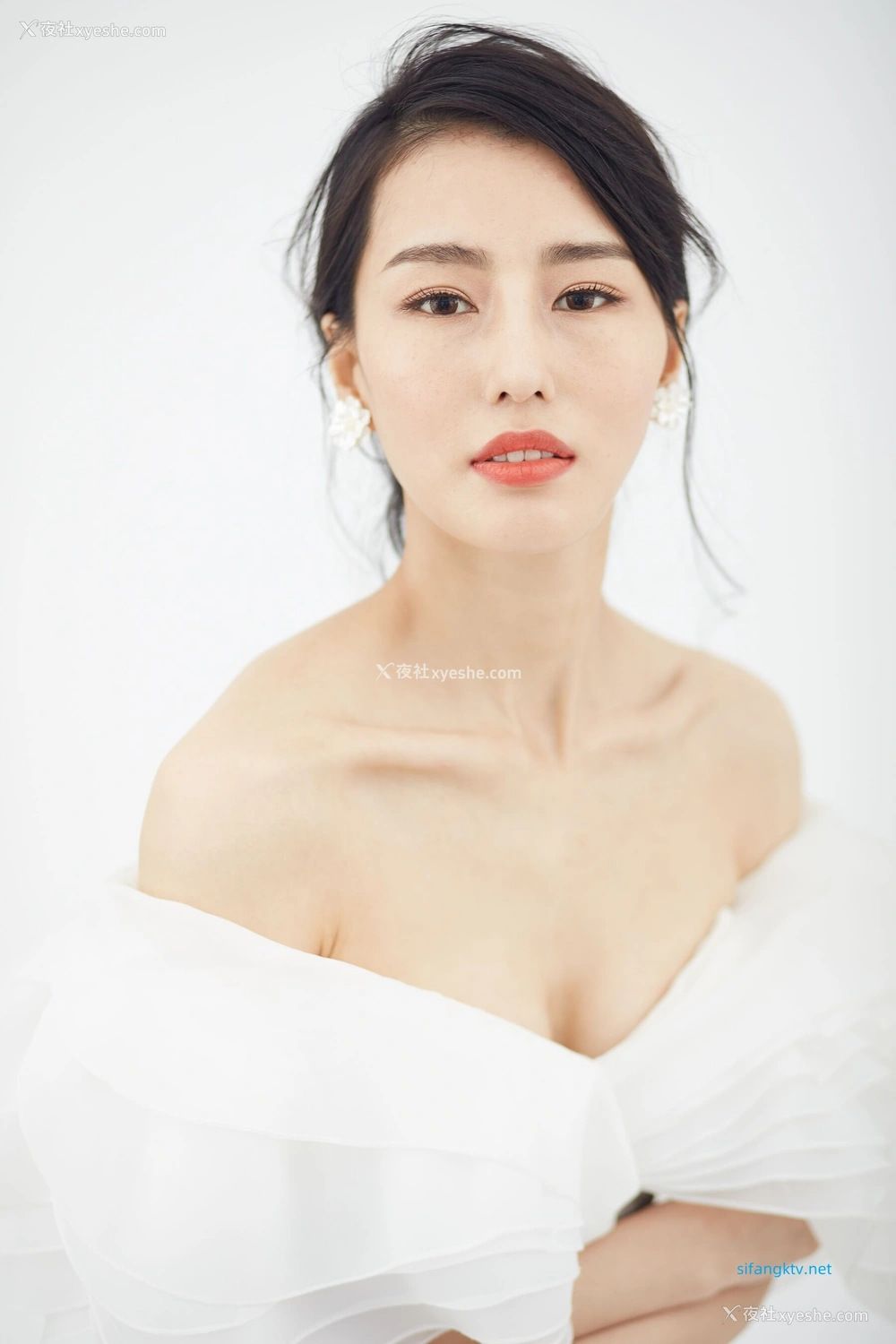 1P - 非诚勿扰女嘉宾邢星透点性感写真