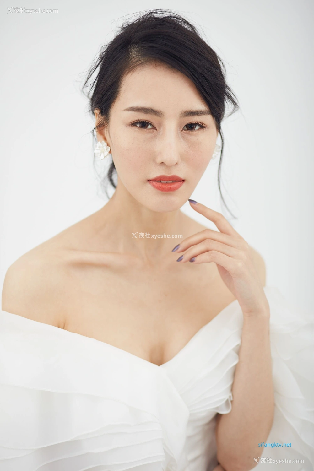 1P - 非诚勿扰女嘉宾邢星透点性感写真