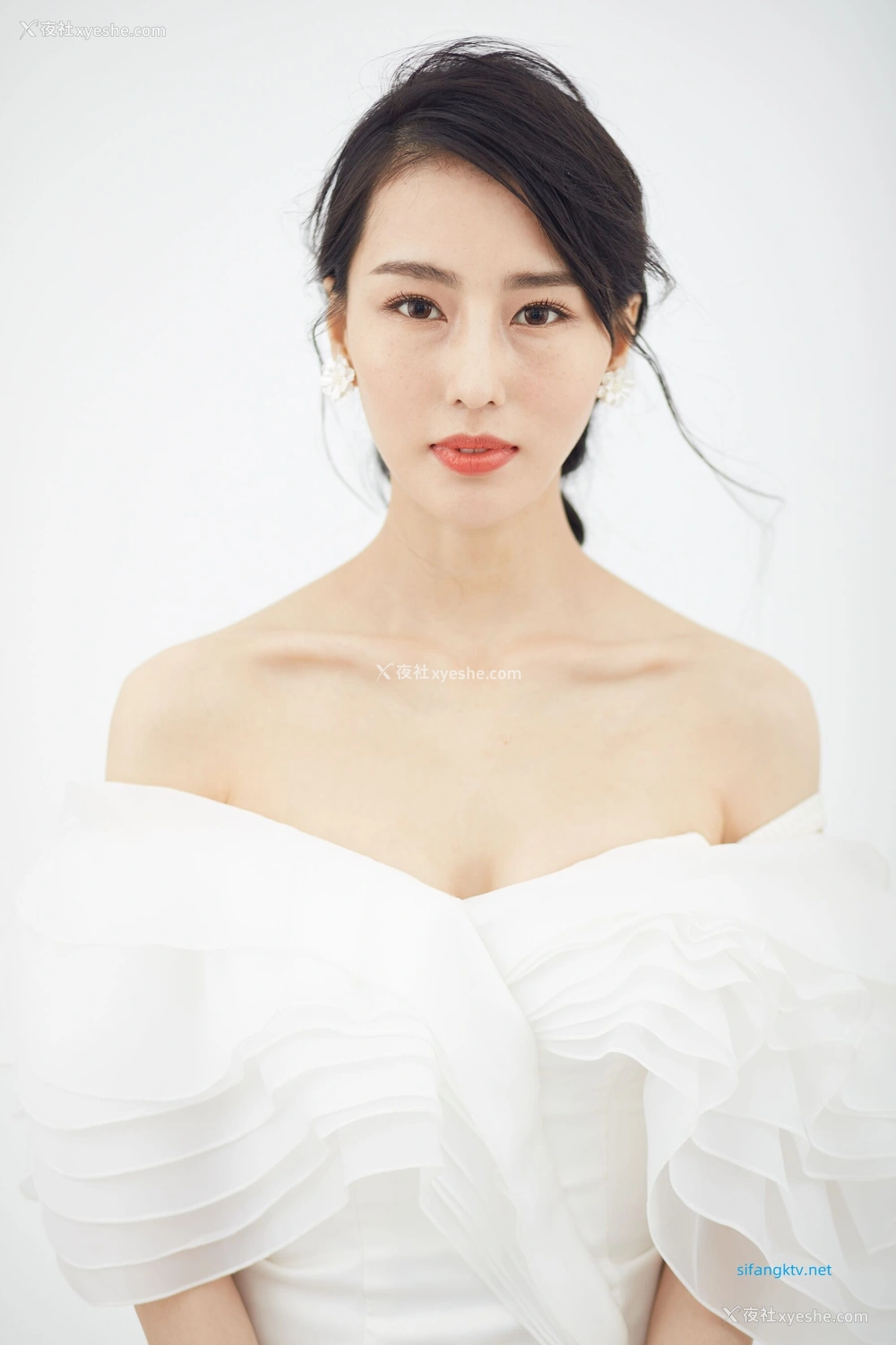1P - 非诚勿扰女嘉宾邢星透点性感写真