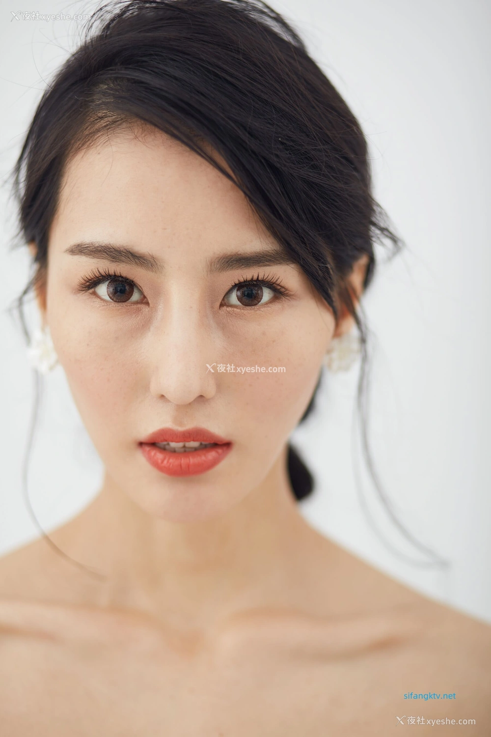 1P - 非诚勿扰女嘉宾邢星透点性感写真