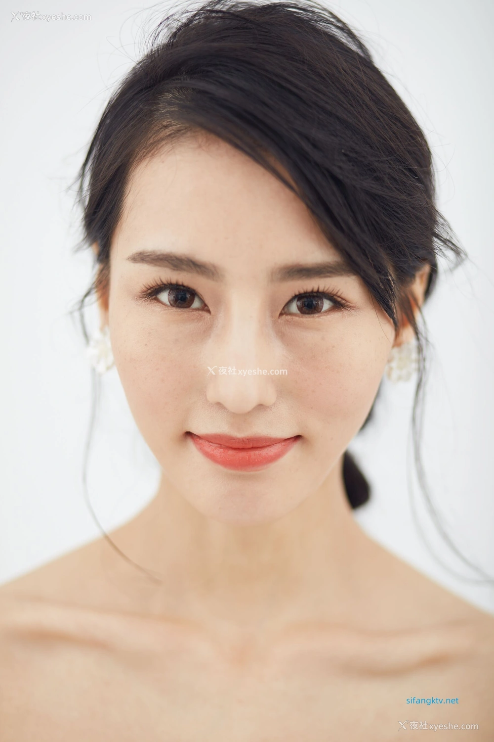 1P - 非诚勿扰女嘉宾邢星透点性感写真