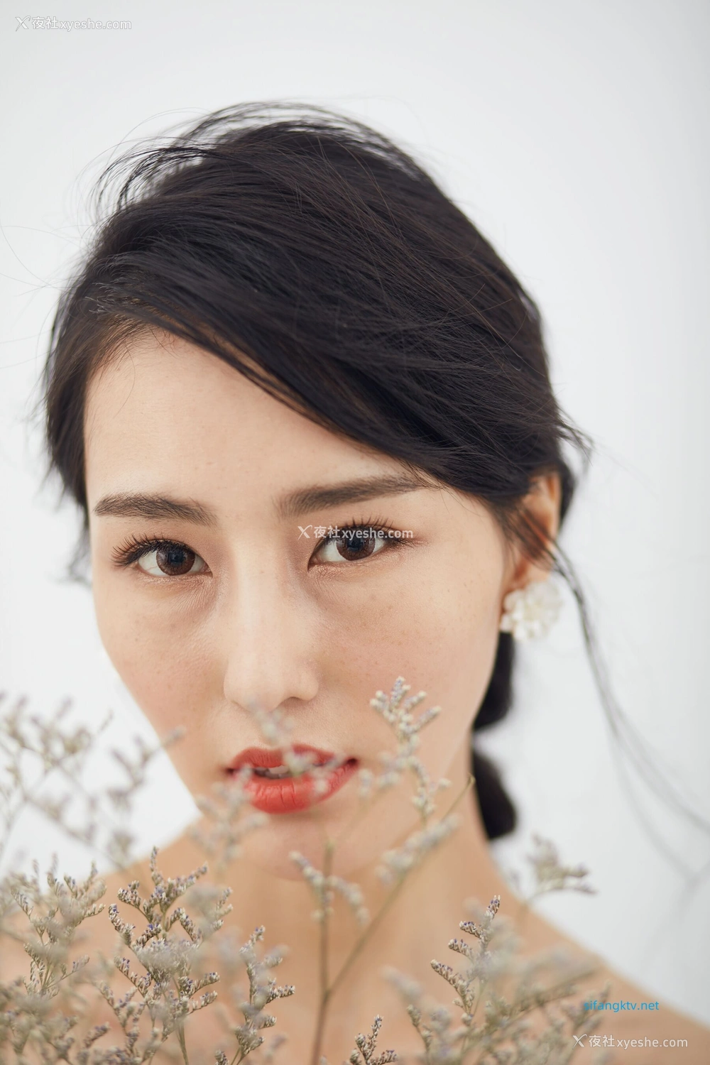 1P - 非诚勿扰女嘉宾邢星透点性感写真
