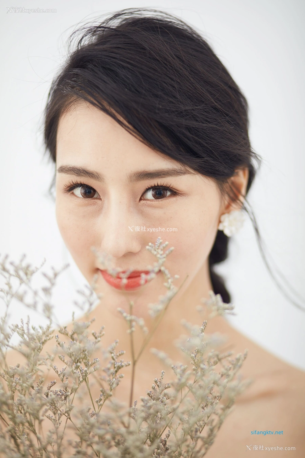 1P - 非诚勿扰女嘉宾邢星透点性感写真
