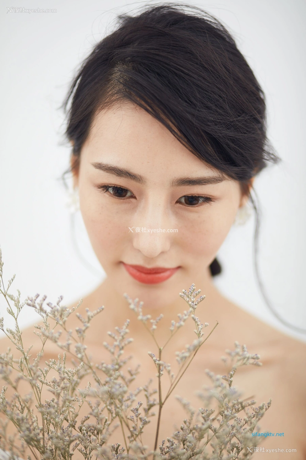 1P - 非诚勿扰女嘉宾邢星透点性感写真