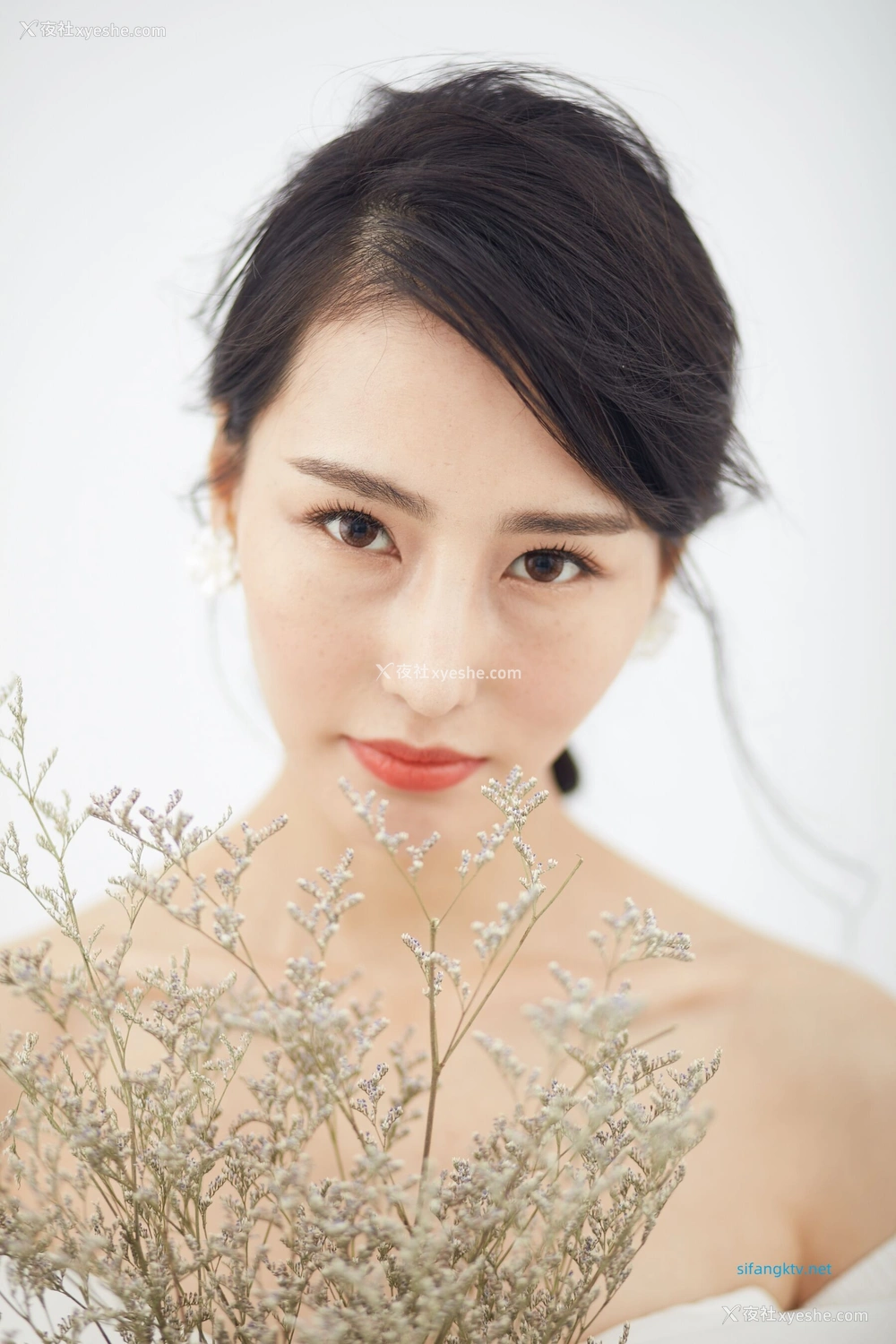 1P - 非诚勿扰女嘉宾邢星透点性感写真