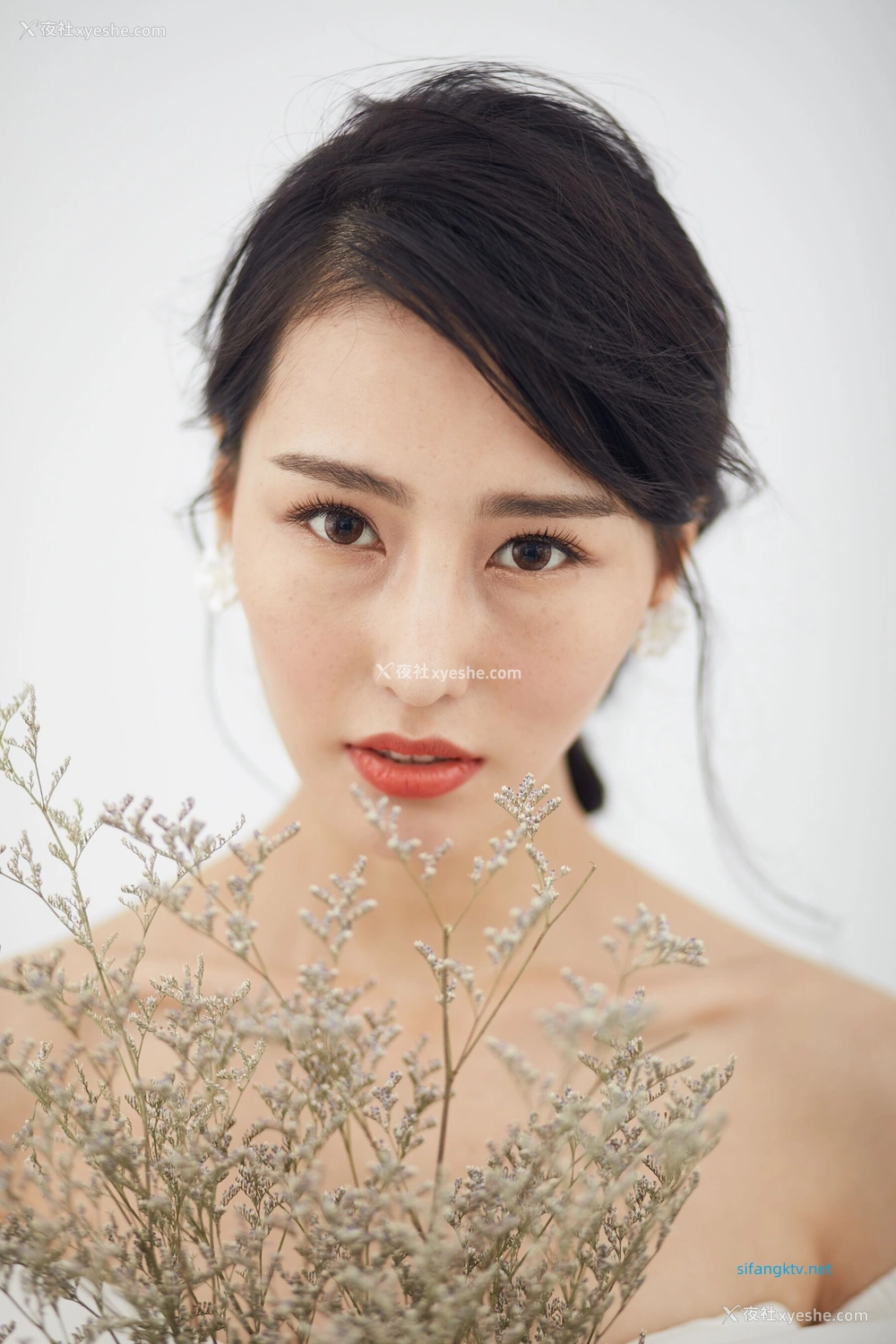 1P - 非诚勿扰女嘉宾邢星透点性感写真