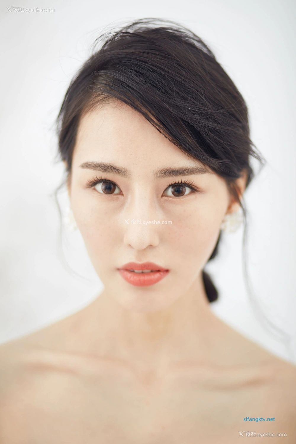1P - 非诚勿扰女嘉宾邢星透点性感写真