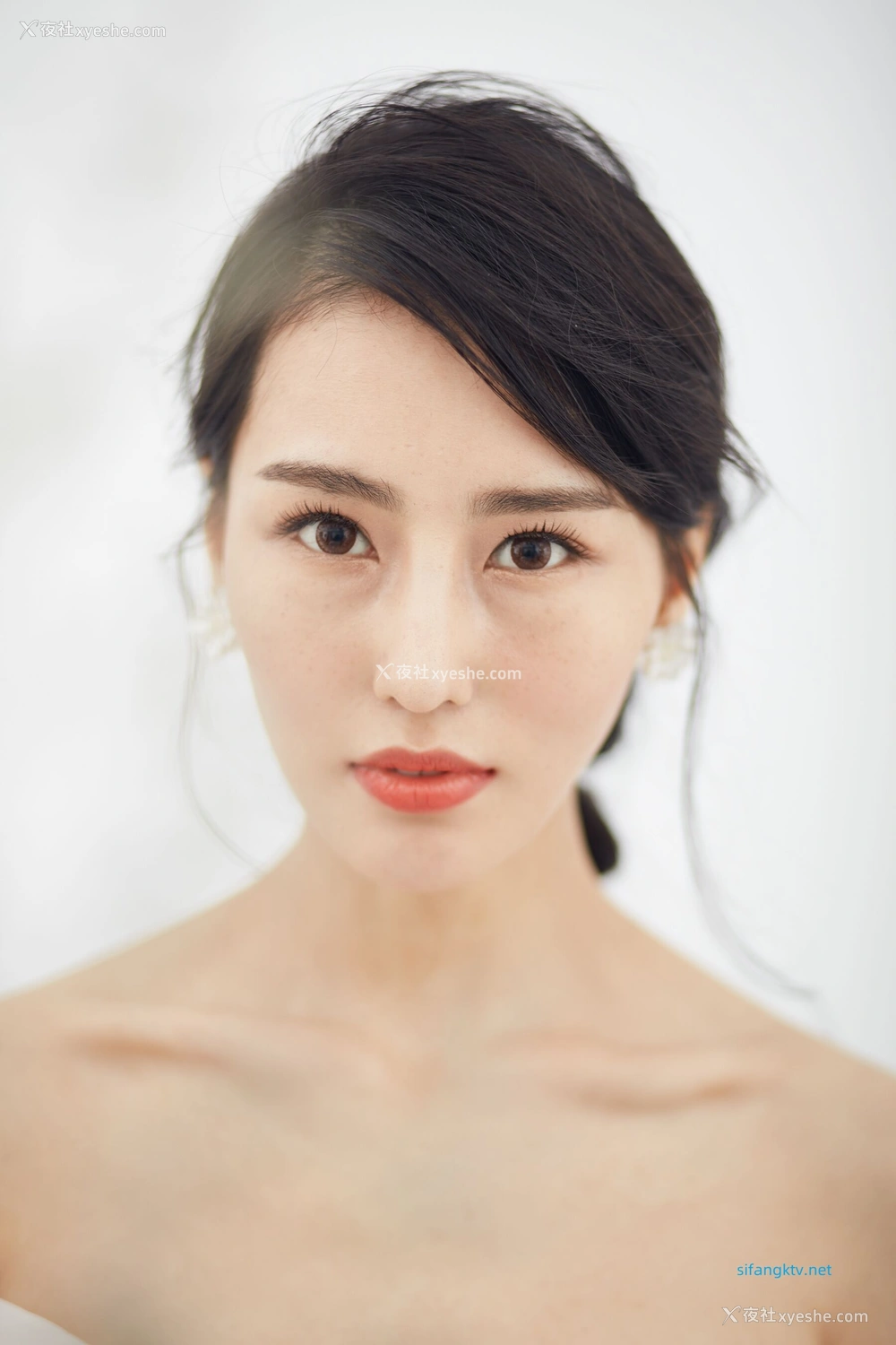 1P - 非诚勿扰女嘉宾邢星透点性感写真