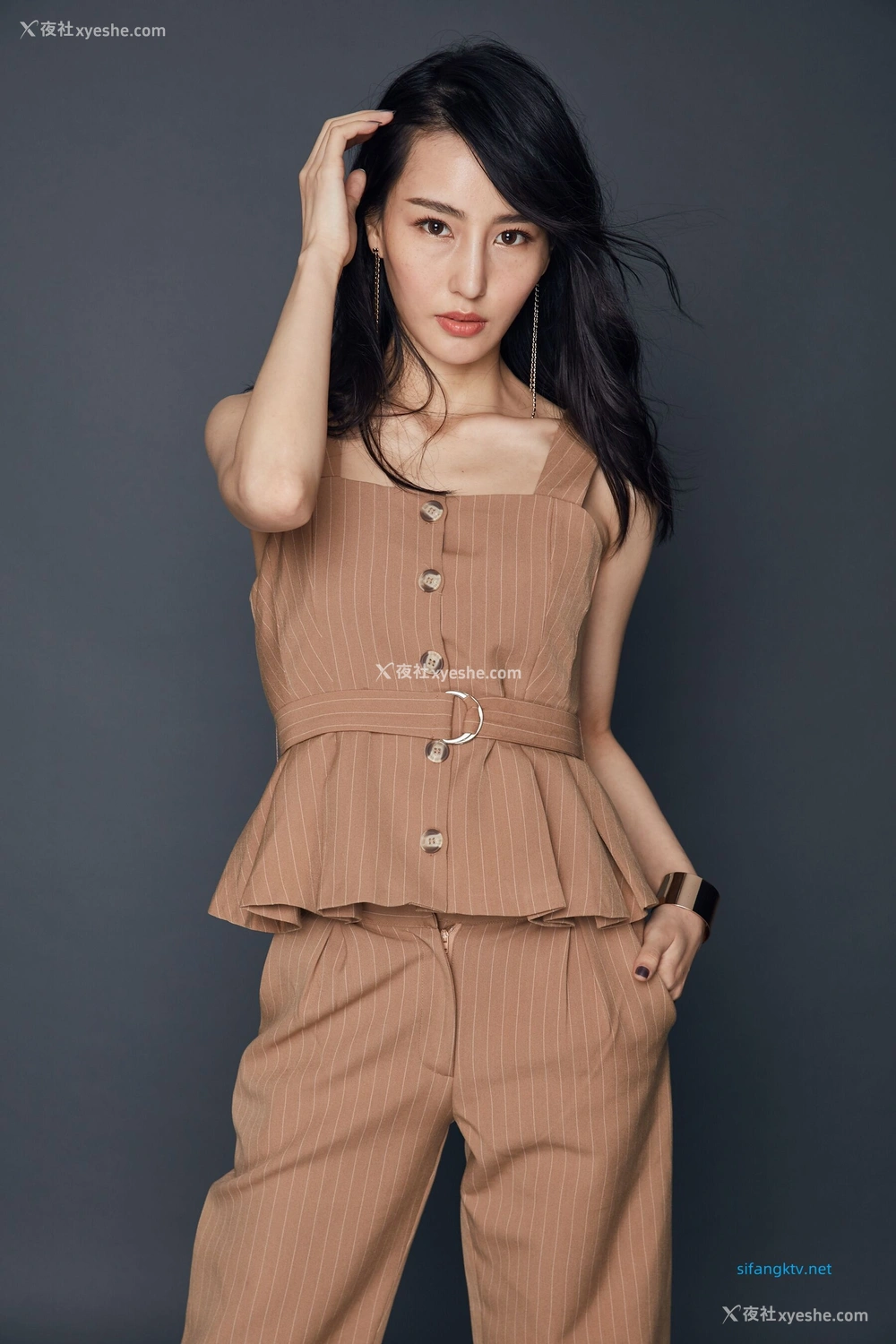 1P - 非诚勿扰女嘉宾邢星透点性感写真