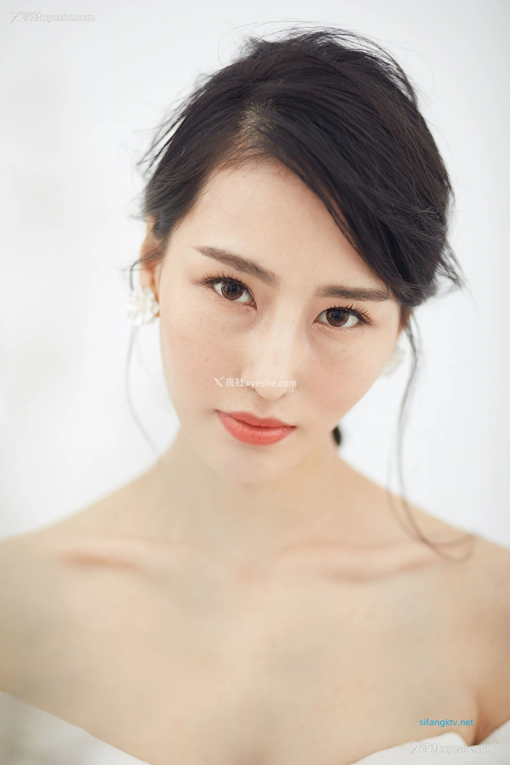 1P - 非诚勿扰女嘉宾邢星透点性感写真