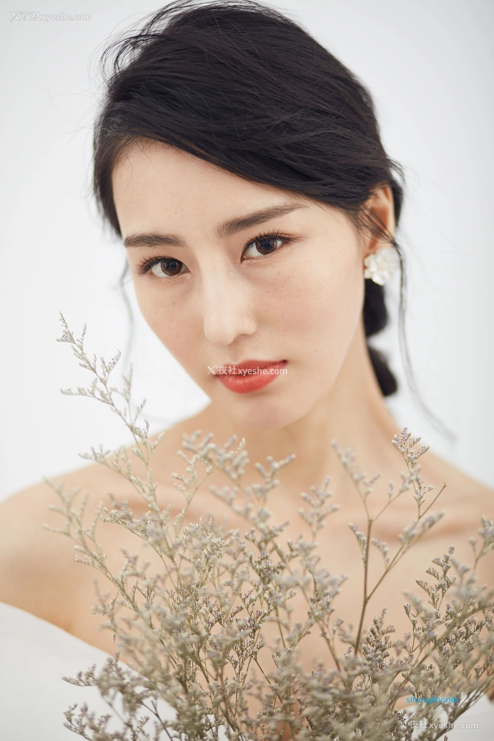 1P - 非诚勿扰女嘉宾邢星透点性感写真