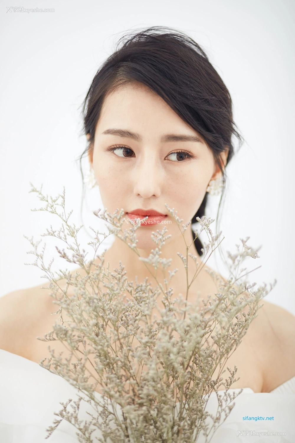 1P - 非诚勿扰女嘉宾邢星透点性感写真