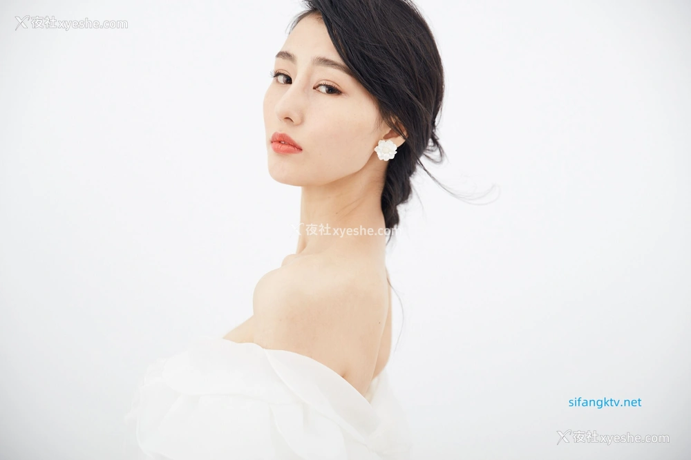 1P - 非诚勿扰女嘉宾邢星透点性感写真