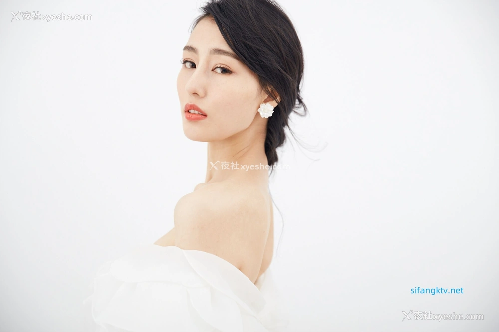 1P - 非诚勿扰女嘉宾邢星透点性感写真