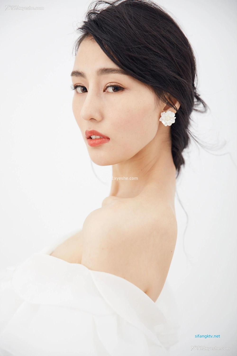 1P - 非诚勿扰女嘉宾邢星透点性感写真