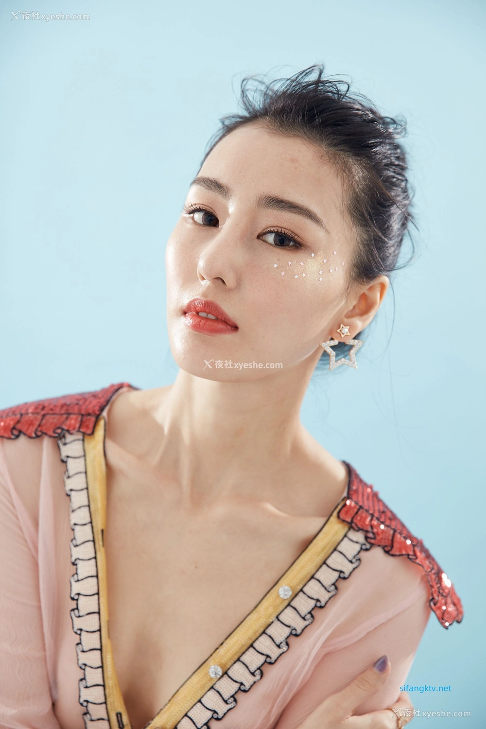 1P - 非诚勿扰女嘉宾邢星透点性感写真