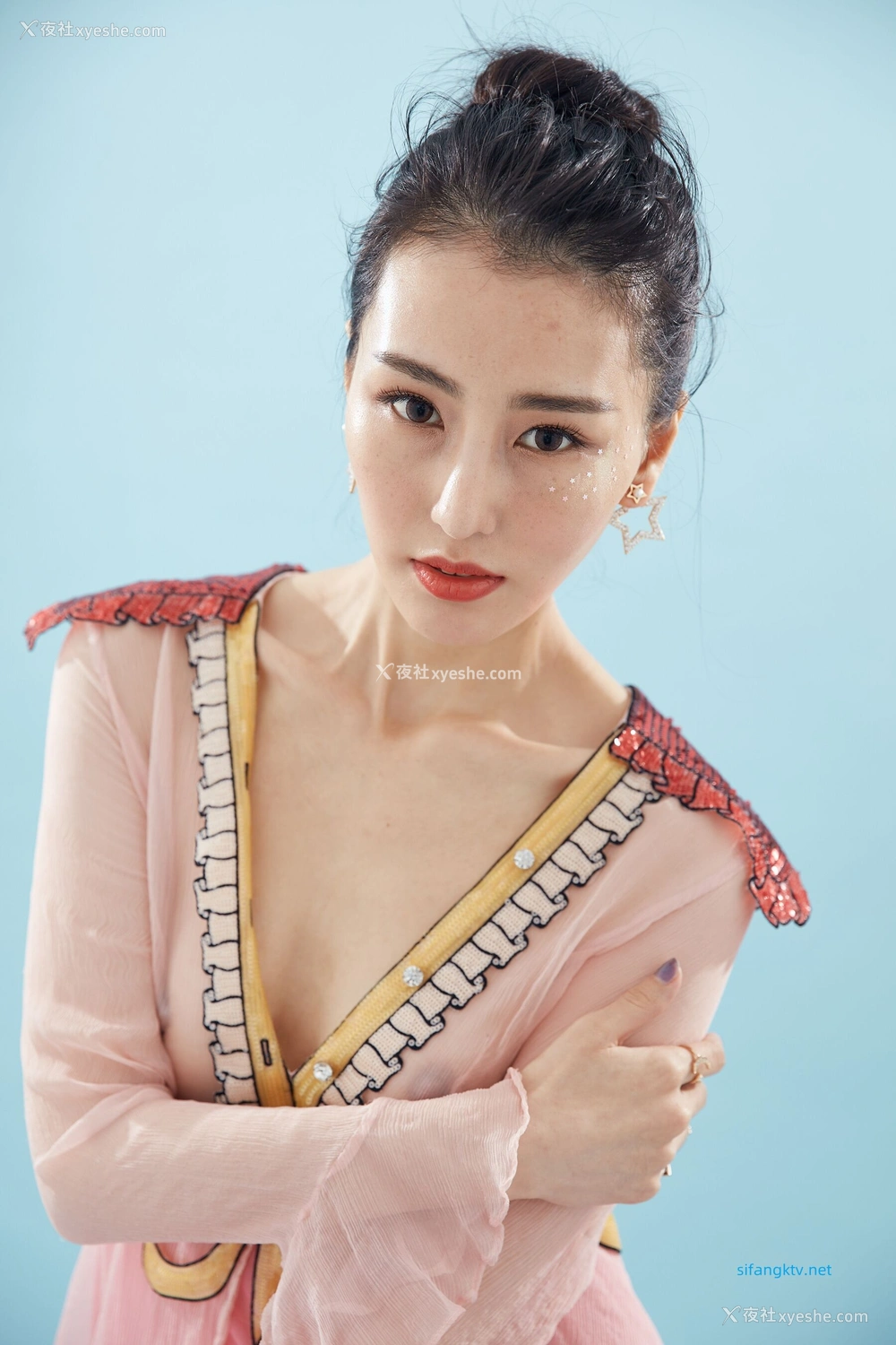 1P - 非诚勿扰女嘉宾邢星透点性感写真