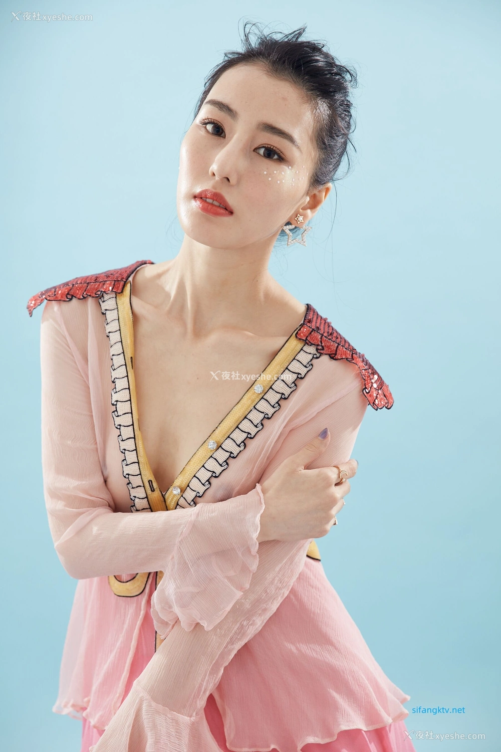 1P - 非诚勿扰女嘉宾邢星透点性感写真