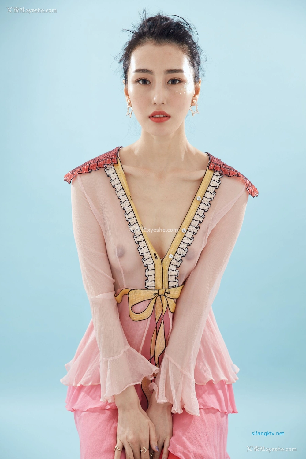 1P - 非诚勿扰女嘉宾邢星透点性感写真