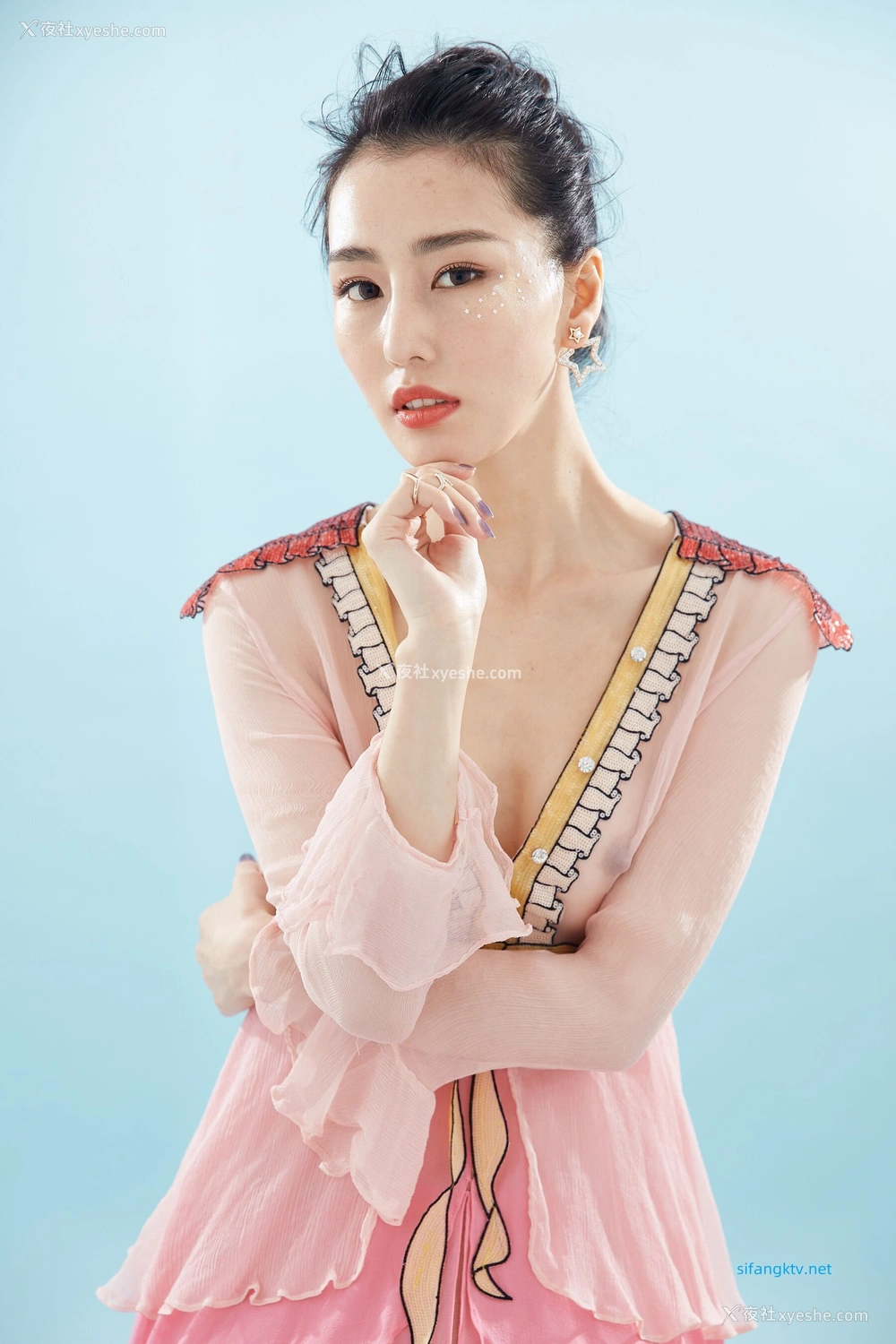 1P - 非诚勿扰女嘉宾邢星透点性感写真