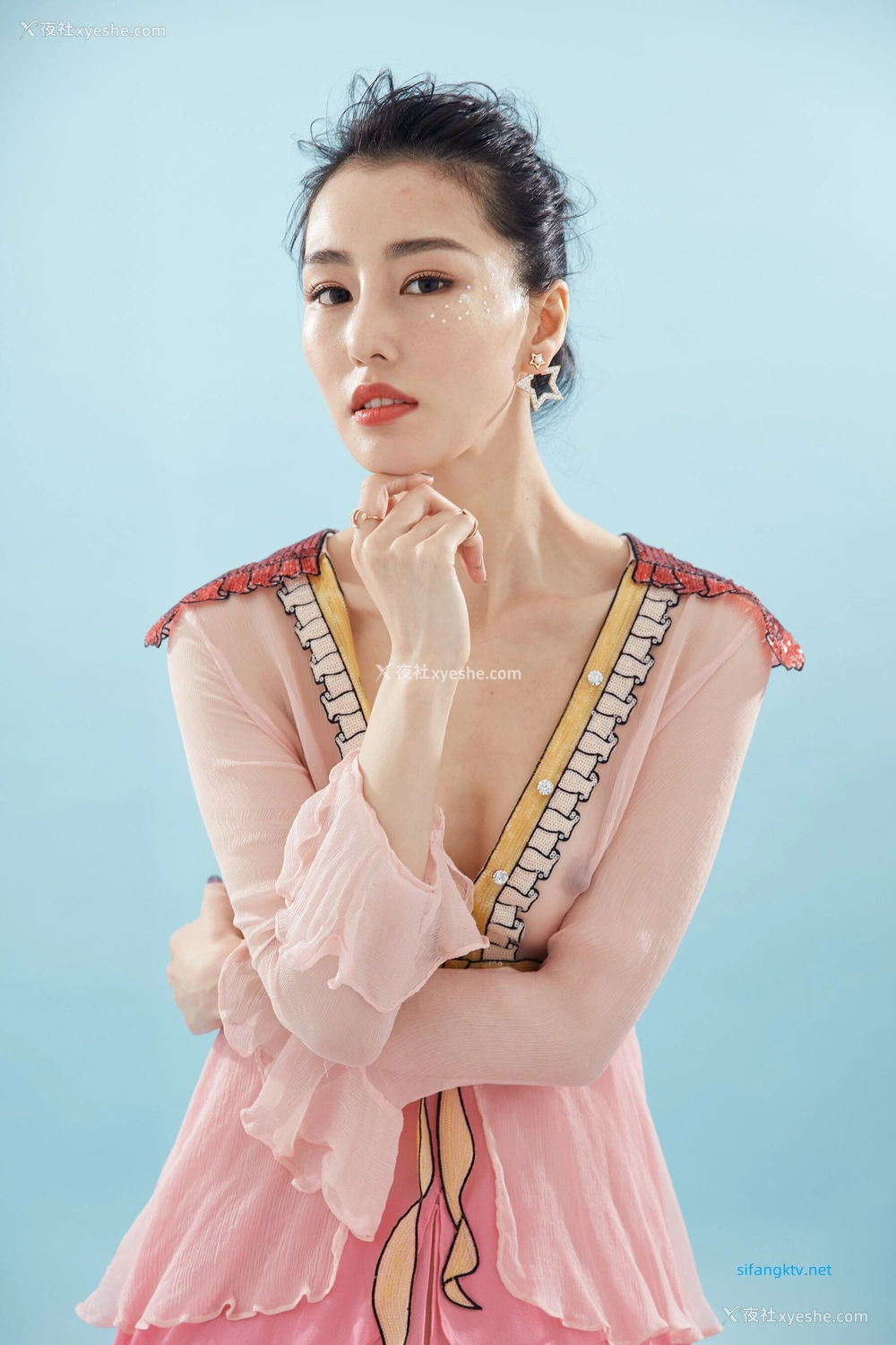 1P - 非诚勿扰女嘉宾邢星透点性感写真
