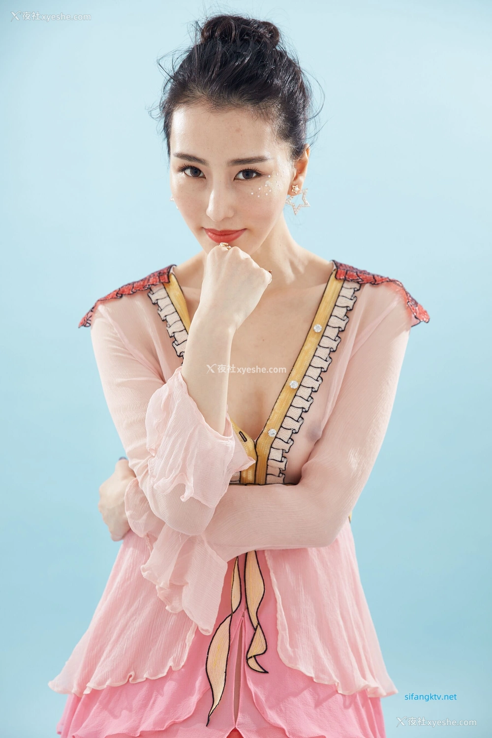 1P - 非诚勿扰女嘉宾邢星透点性感写真