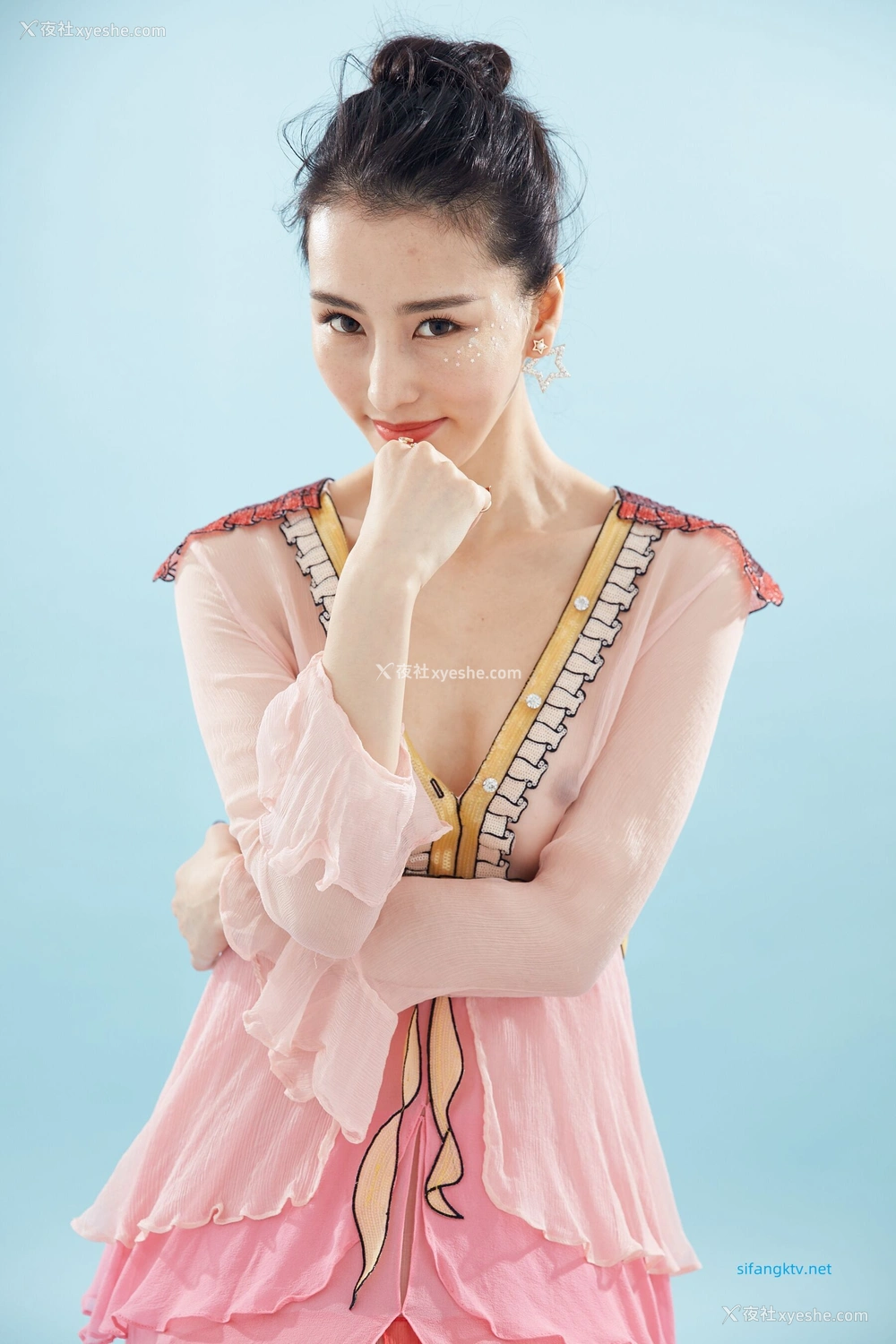 1P - 非诚勿扰女嘉宾邢星透点性感写真