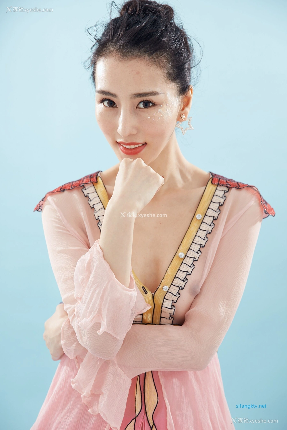 1P - 非诚勿扰女嘉宾邢星透点性感写真