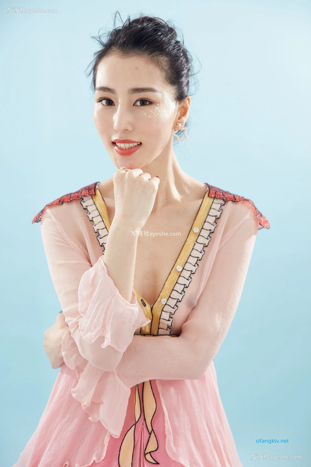 1P - 非诚勿扰女嘉宾邢星透点性感写真