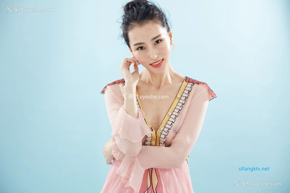 1P - 非诚勿扰女嘉宾邢星透点性感写真