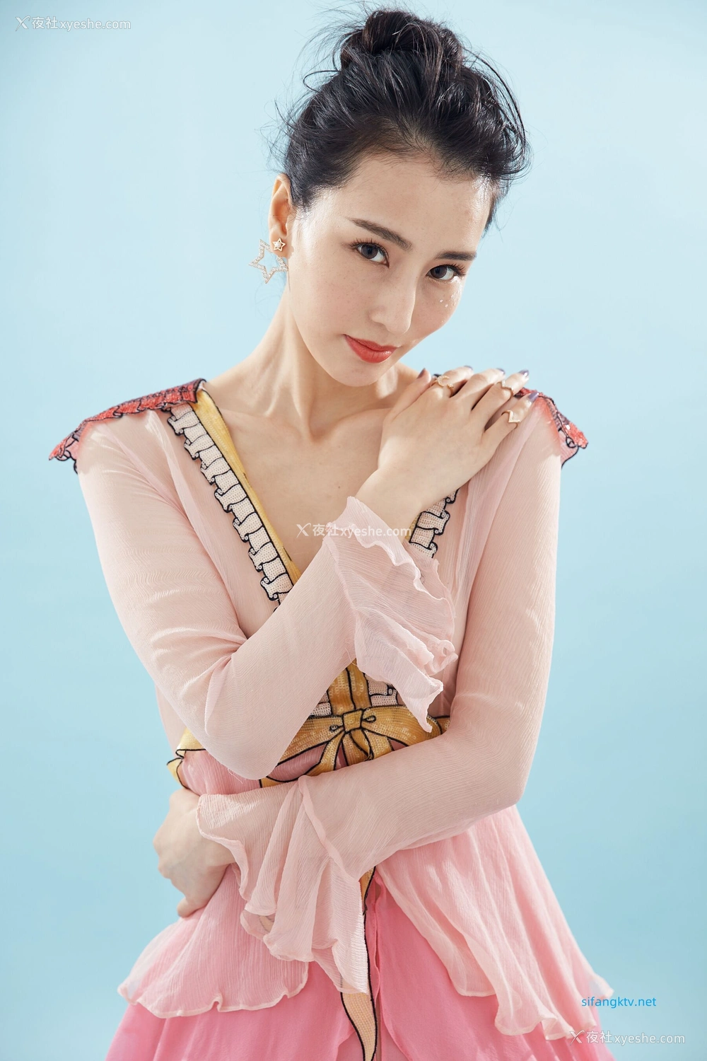 1P - 非诚勿扰女嘉宾邢星透点性感写真