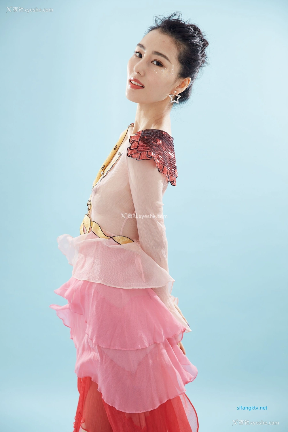 1P - 非诚勿扰女嘉宾邢星透点性感写真