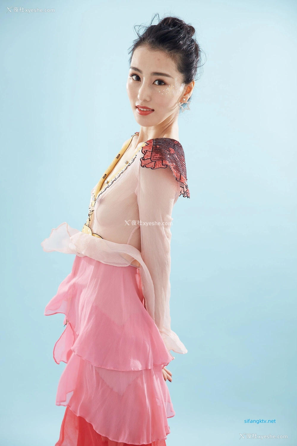 1P - 非诚勿扰女嘉宾邢星透点性感写真
