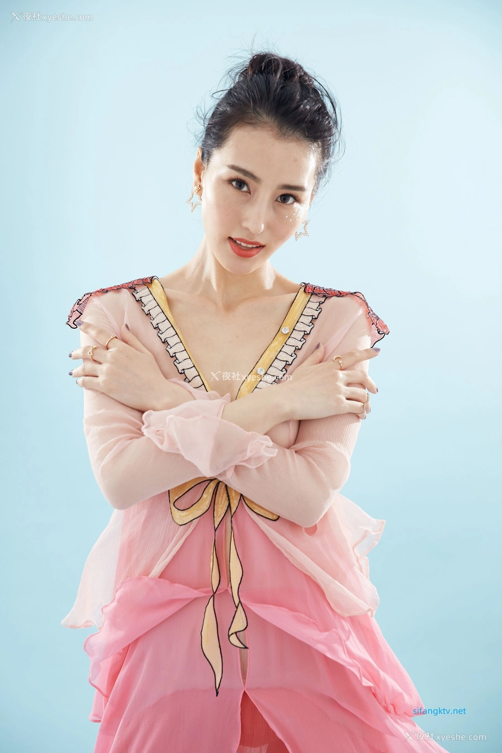 1P - 非诚勿扰女嘉宾邢星透点性感写真