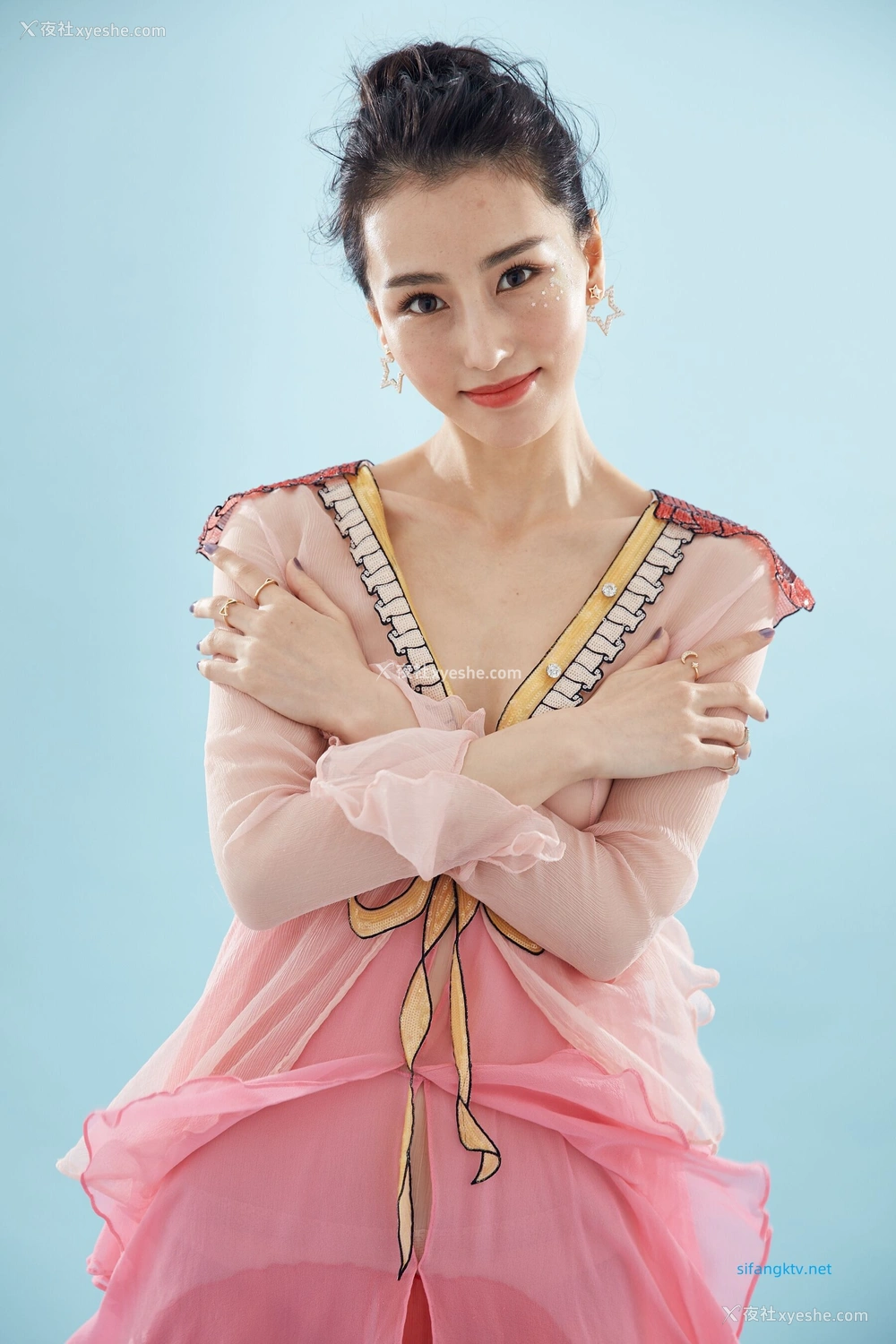 1P - 非诚勿扰女嘉宾邢星透点性感写真