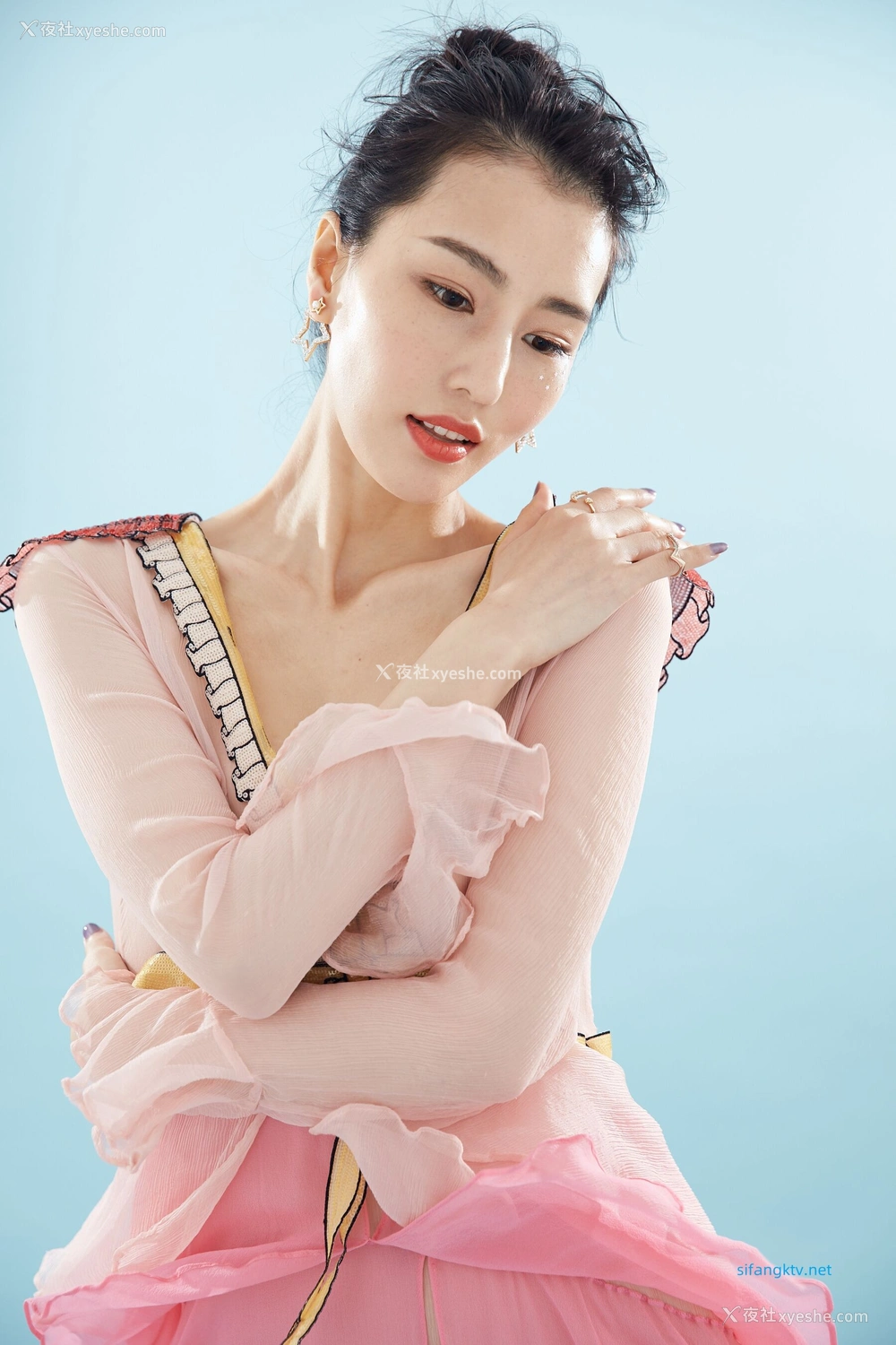 1P - 非诚勿扰女嘉宾邢星透点性感写真