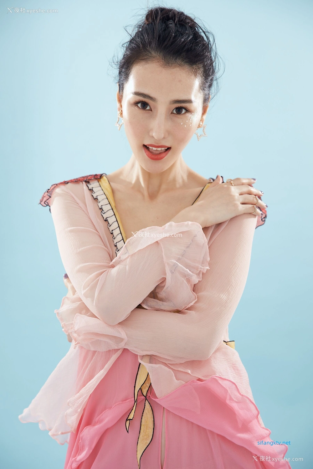 1P - 非诚勿扰女嘉宾邢星透点性感写真