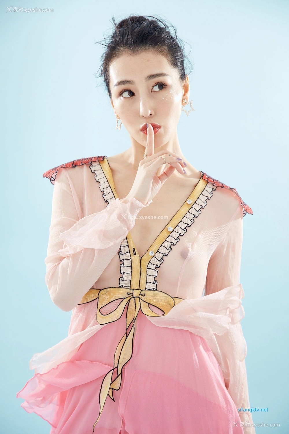 1P - 非诚勿扰女嘉宾邢星透点性感写真